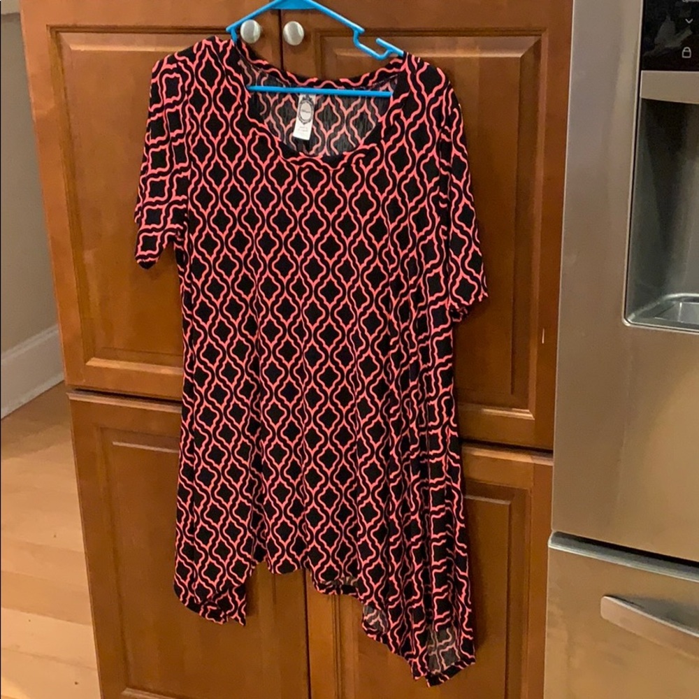 Black and pink tunic